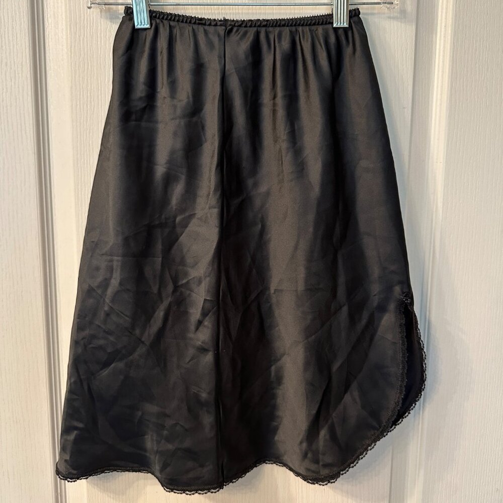 Warners | VTG Black Satin Slip Skirt Lace Trim Slit Small 55317 Fairy Goth